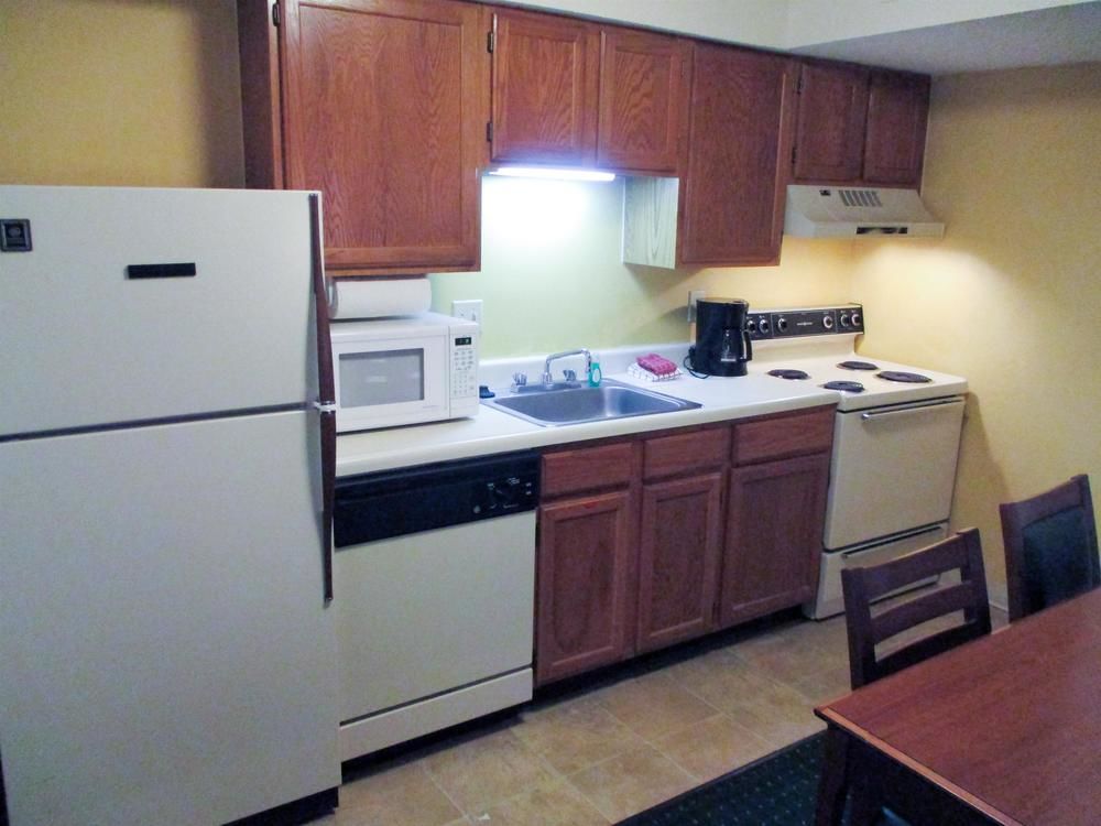 Hawthorn Suites by Wyndham Tyler - photo 28