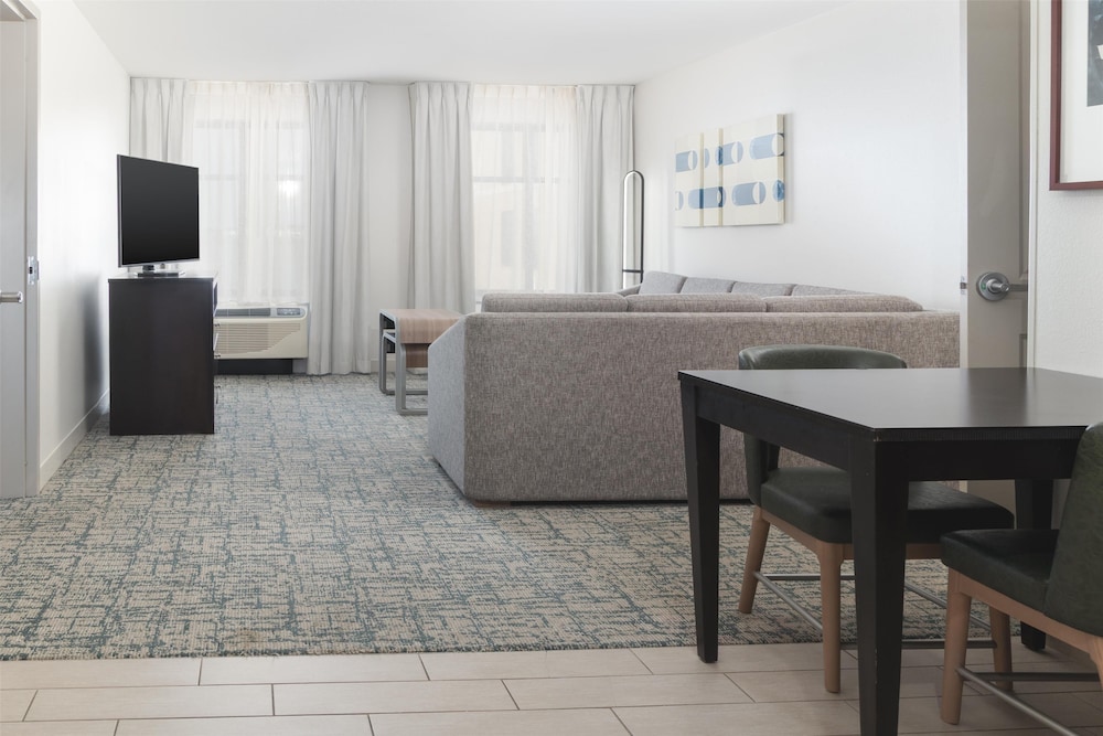 Homewood Suites by Hilton Wauwatosa Milwaukee - photo 20