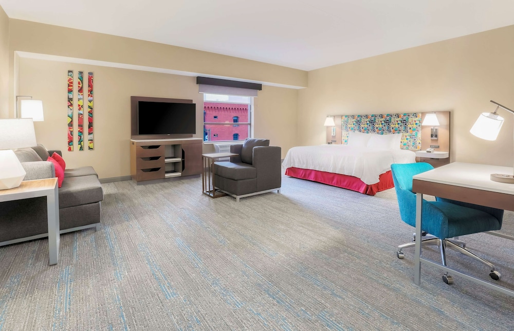 Hampton Inn & Suites Pittsburgh Downtown - photo 19