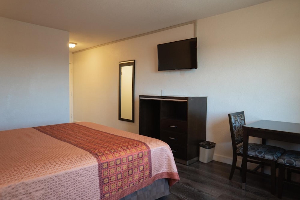 Maywood Inn - photo 18