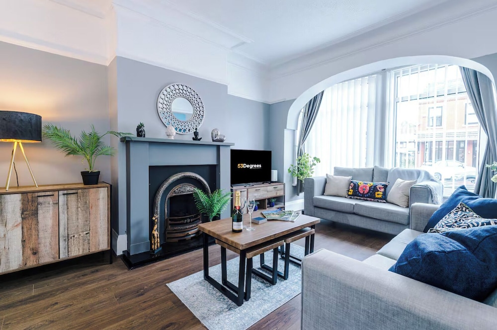 NEW 3 Bed Spacious Home in Manchester by 53 Degrees Property Ideal for Groups FREE Parking — 4-Star Luxury Hotel in Manchester, United Kingdom