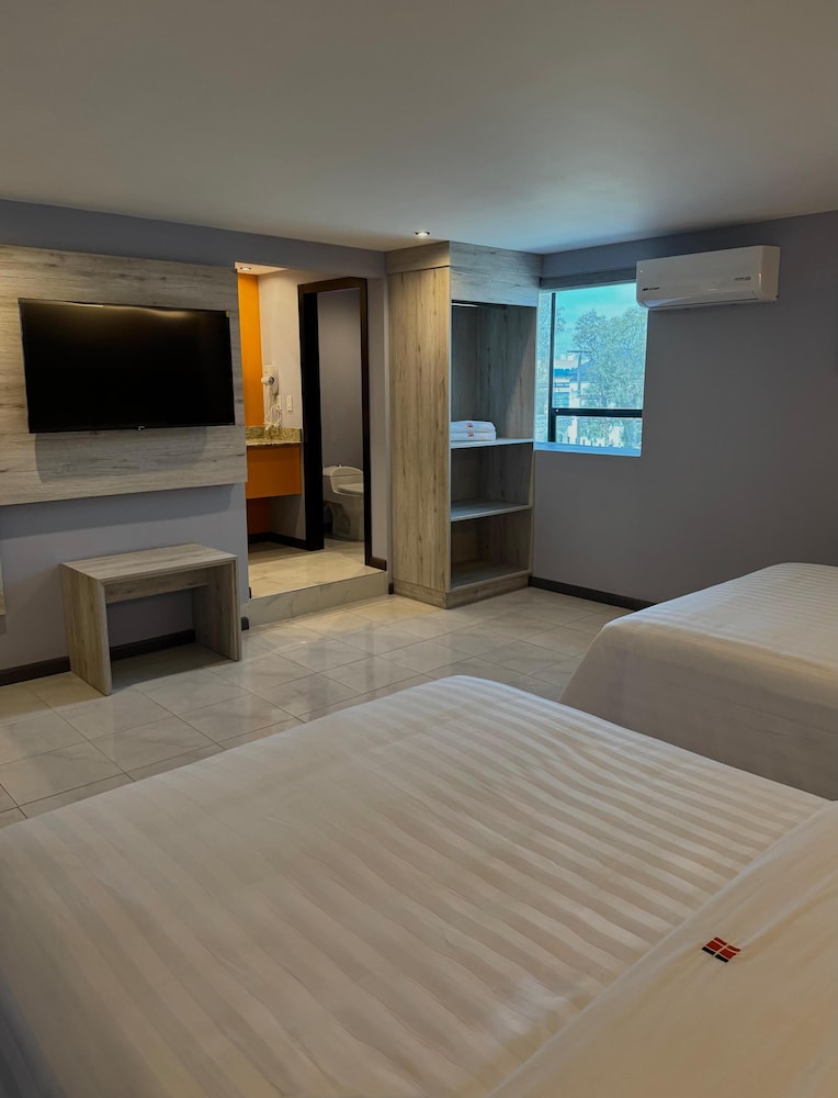 Hangar Inn Tijuana — Tijuana — photo 2