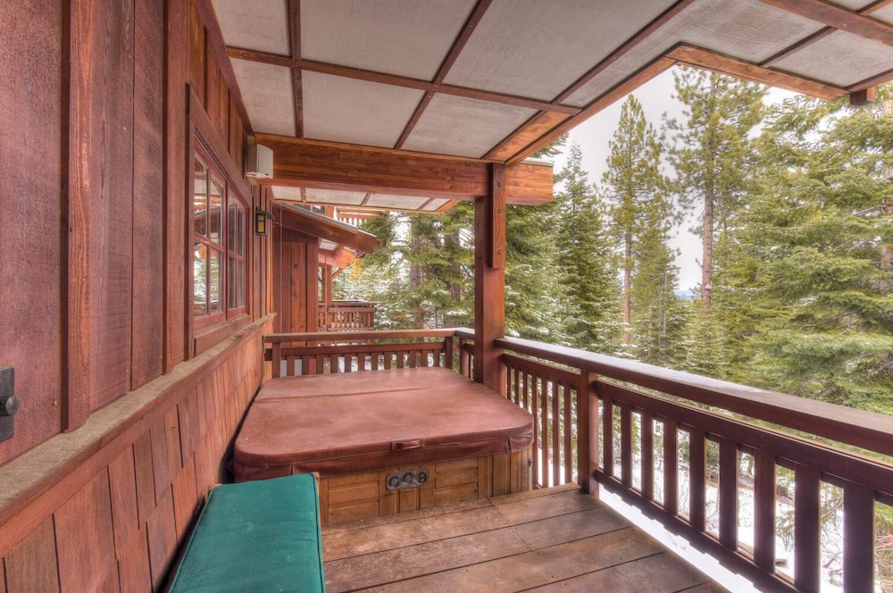 Luxury Northstar Palace w Hot Tub & Games - photo 40