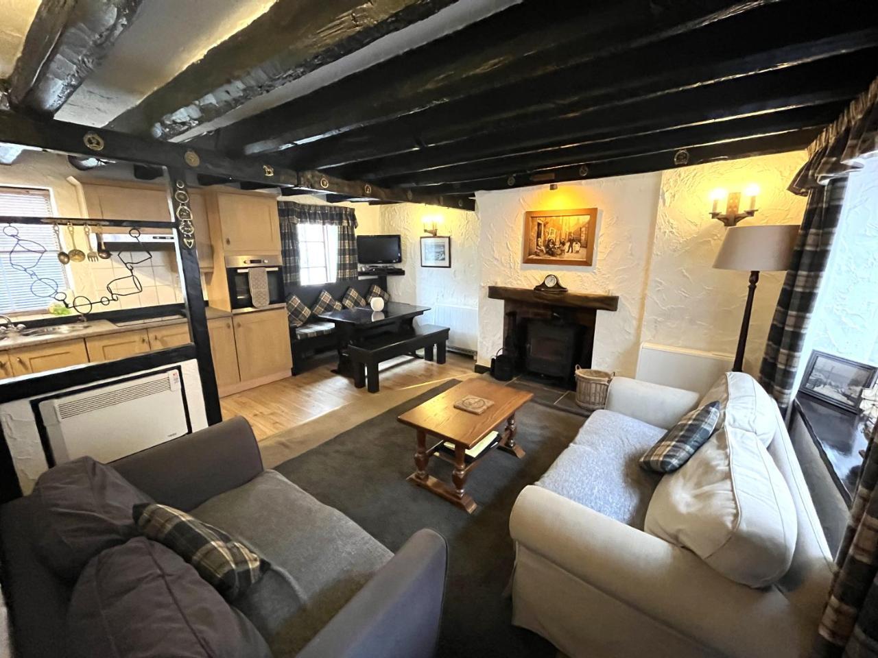 Entire 2 Bedroom Cottage in Whitby