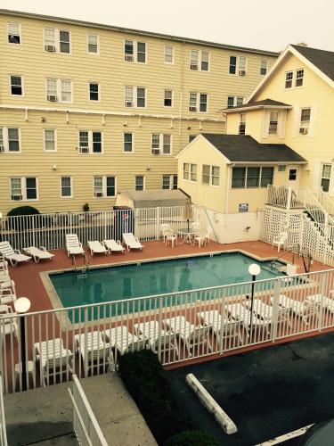 The Admiral Hotel Motel - photo 37