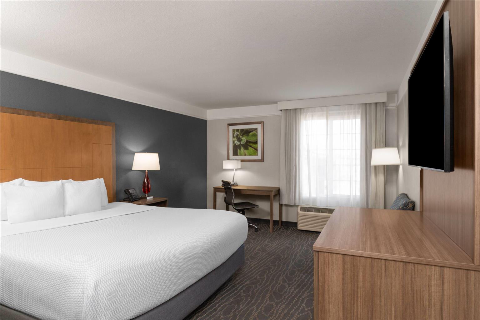 La Quinta Inn & Suites by Wyndham Gallup - photo 43