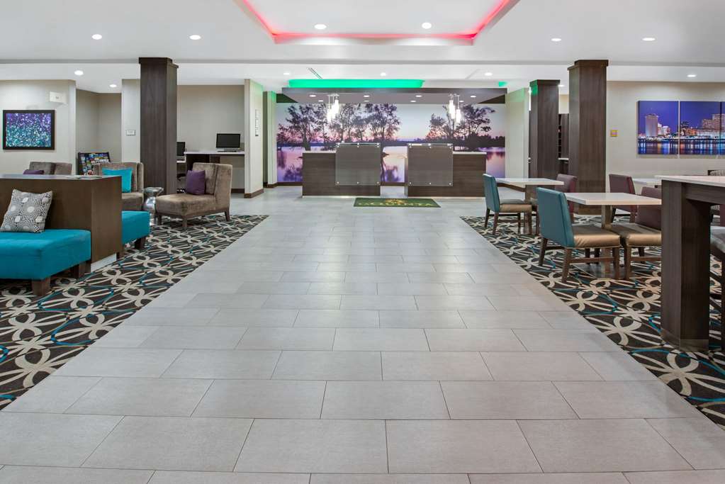 La Quinta Inn & Suites by Wyndham Lake Charles Westlake - photo 6
