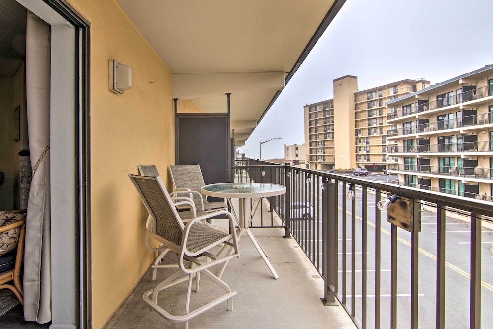 Steps to Ocean City Beach Couples Retreat — 4-Star Luxury Hotel in Ocean City, United States