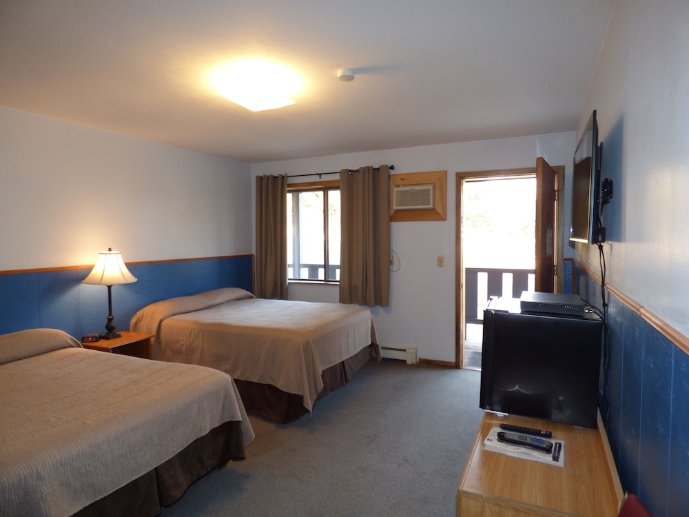 The Hitching Post Hotel and Farm Store - photo 16