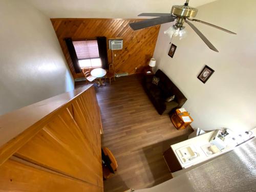 Woodlands Inn & Suites - photo 7