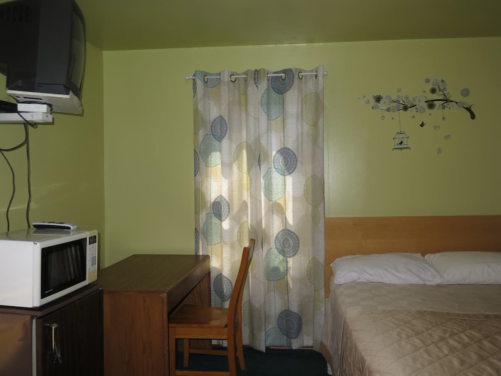 Pillow Talk Motel - photo 24