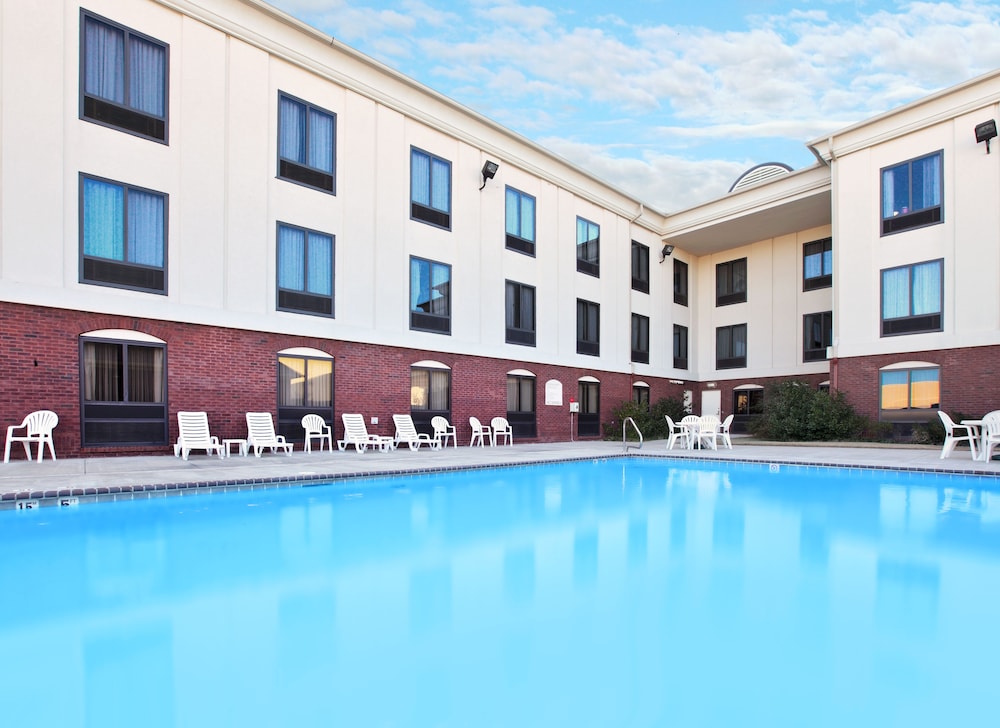 Holiday Inn Express Hotel & Suites Pine Bluff Pines Mall by IHG - photo 28