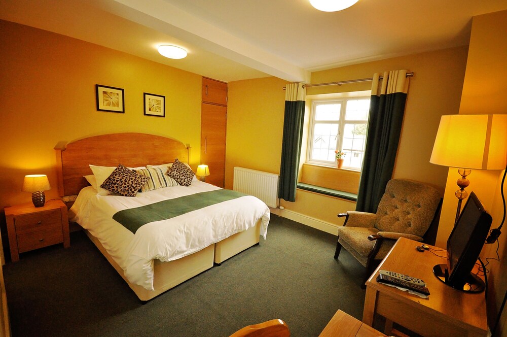 The Castle Hotel — hotel in Brecon