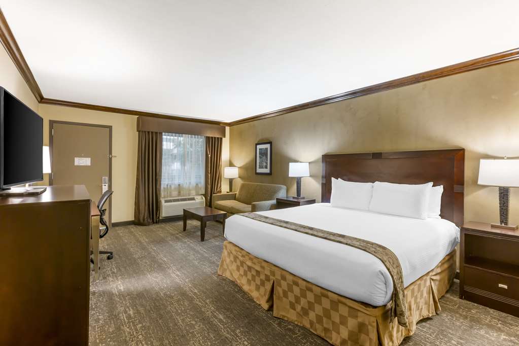 Best Western Plus Raton Hotel - photo 12