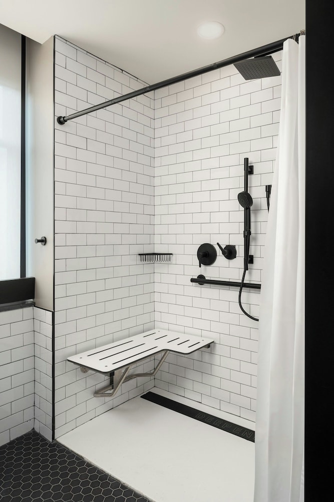 Moxy Columbia Downtown - photo 13
