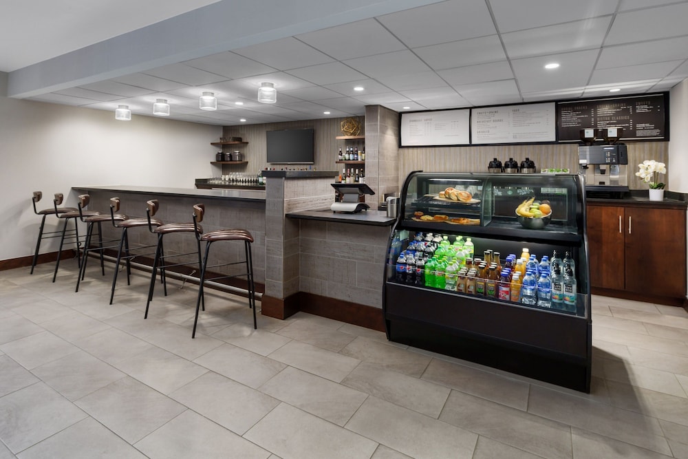 Courtyard by Marriott Manchester Boston Regional Airport - photo 35