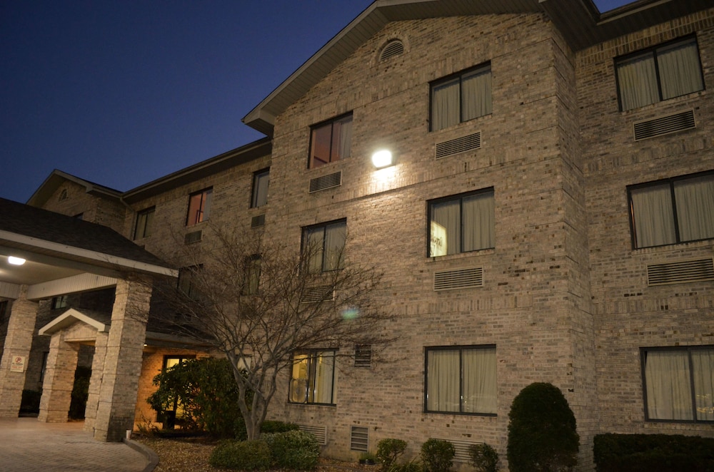 Brookshire Inn & Suites — hotel in Pikeville