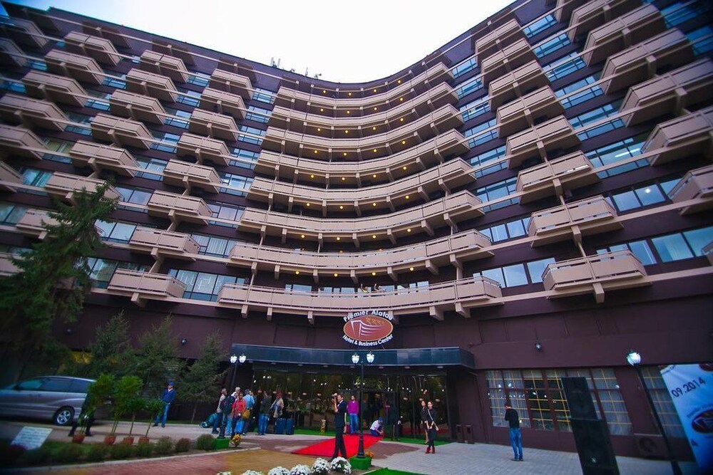 Premier Alatau Hotel — hotel in Almaty
