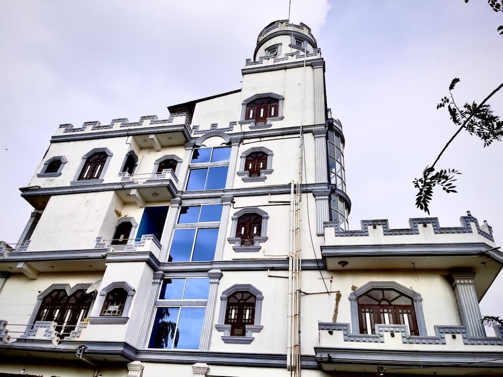 White palace airport transit Hotel in Katunayaka, Sri Lanka