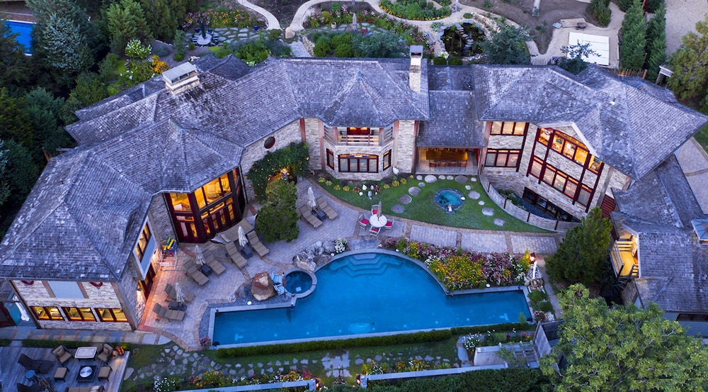 East Hampton Art House Bed & Breakfast — 4-Star Luxury Hotel in East Hampton, United States