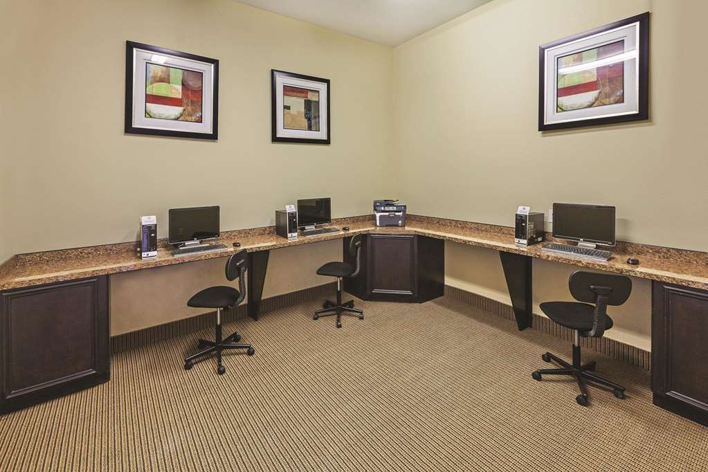 La Quinta Inn & Suites by Wyndham Livingston - photo 25