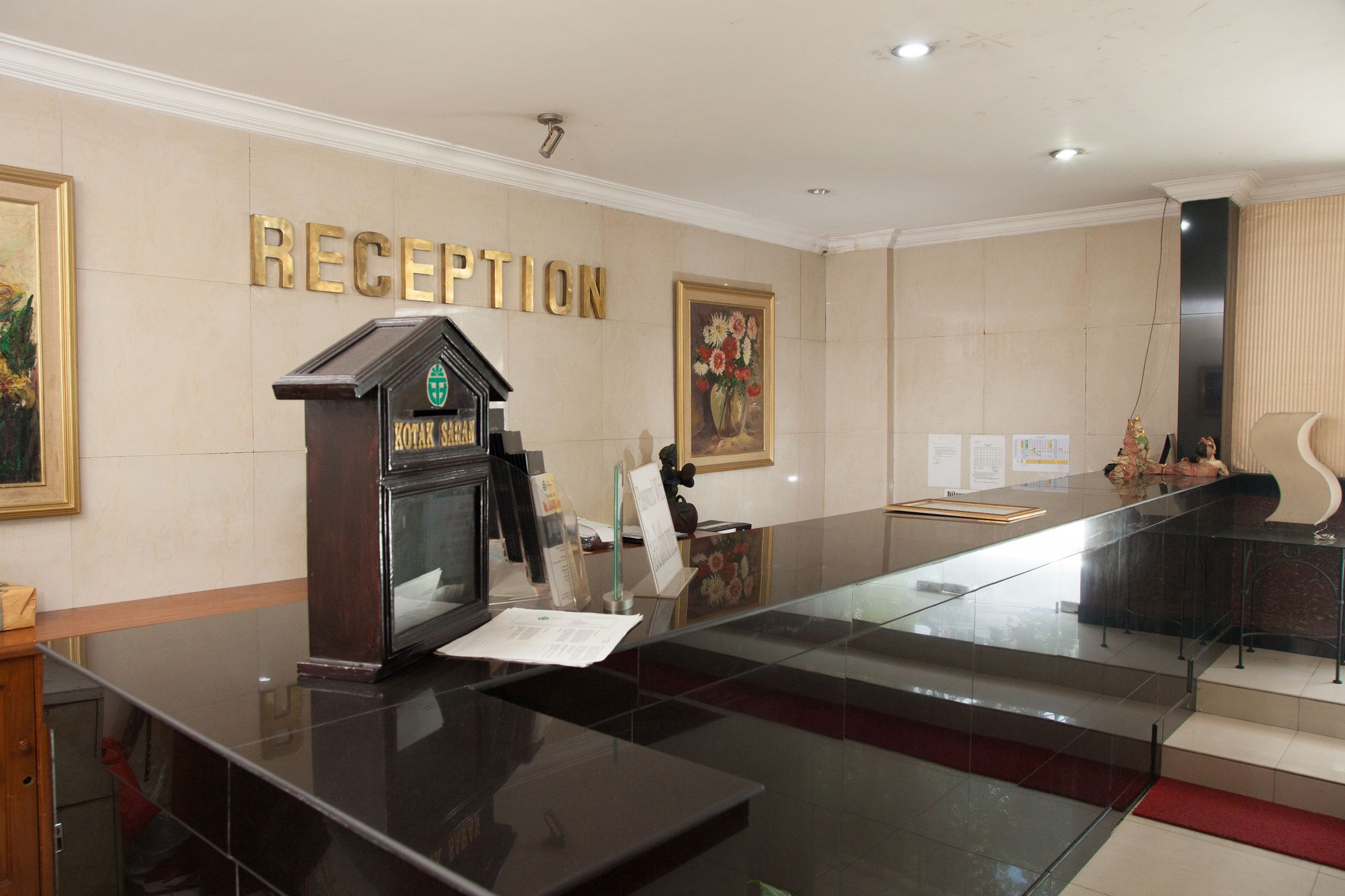 Reddoorz Near Tunjungan Plaza — Surabaya