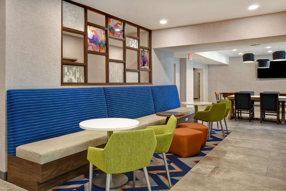 Hampton Inn Potomac Mills Woodbridge - photo 32