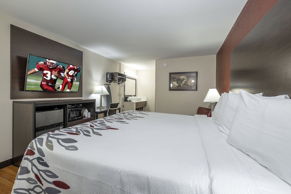 Red Roof Inn Freehold - photo 9