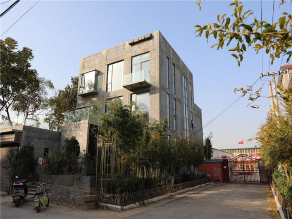 Jia Xian Yi Ming Shu Ju in Pingdingshan, People's Republic of China