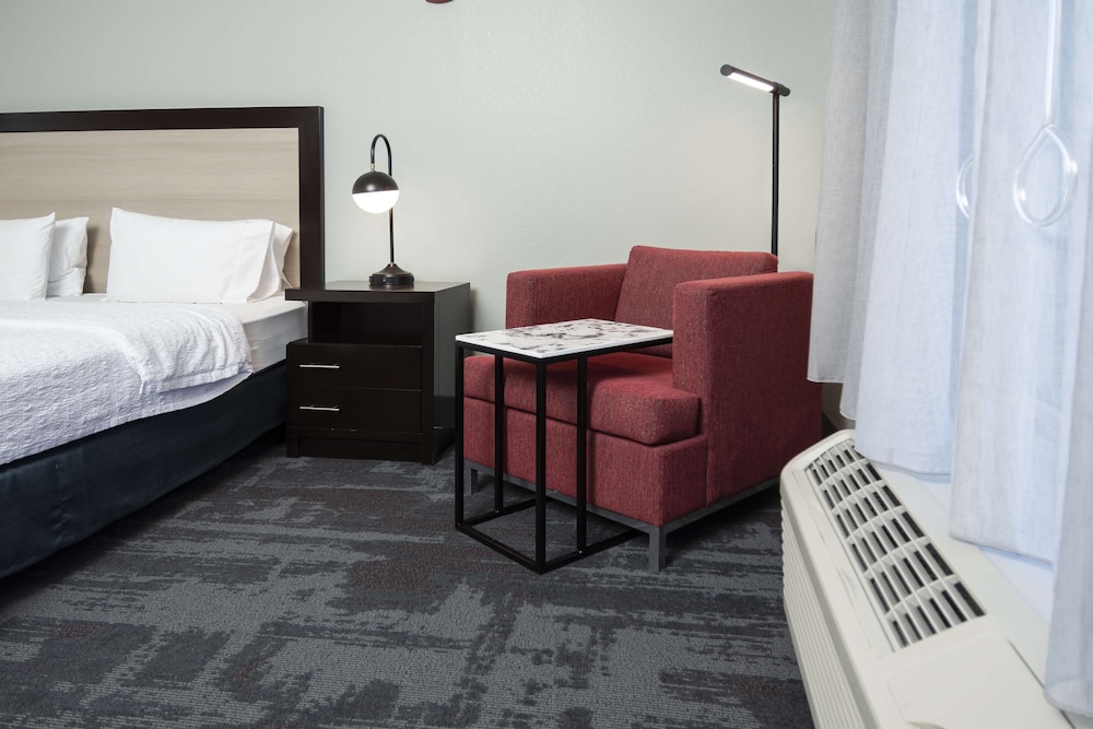 Hampton Inn & Suites Raleigh Downtown - photo 24