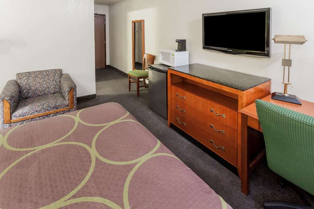 Super 8 by Wyndham Merrillville - photo 11