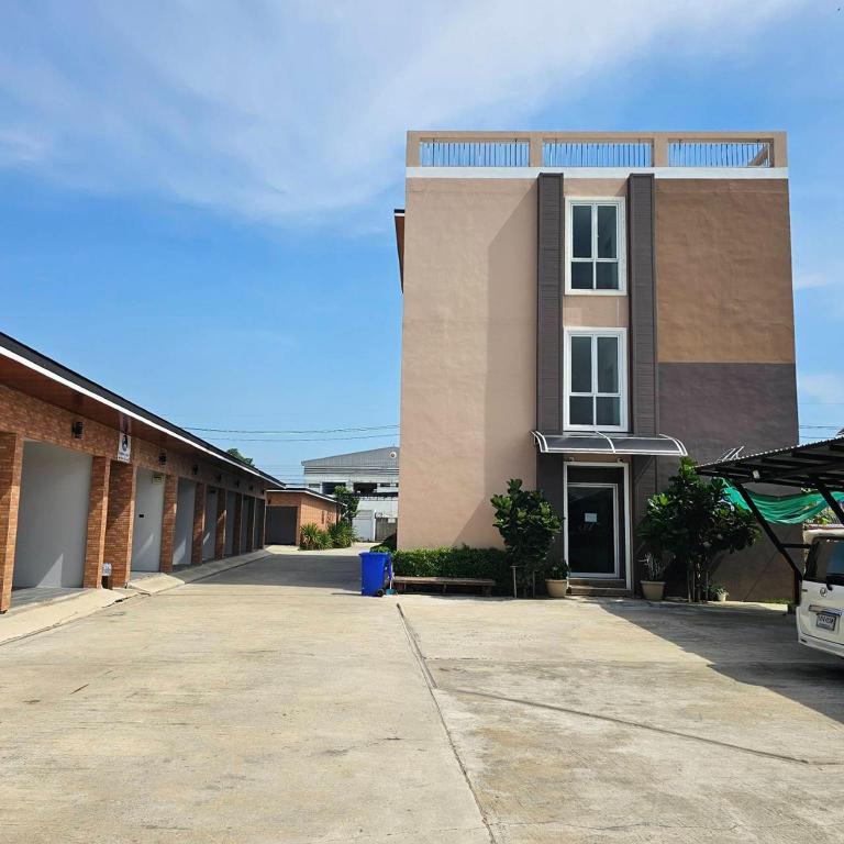 Sky and Star Loft — hotel in Samut Prakan