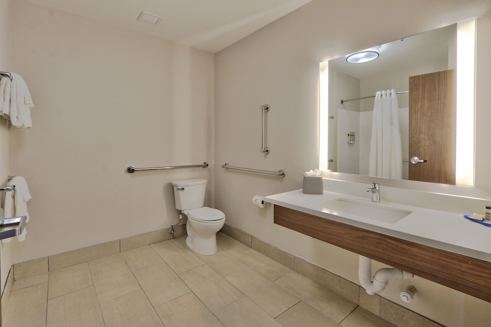 Holiday Inn Express & Suites Albuquerque East by IHG - photo 16