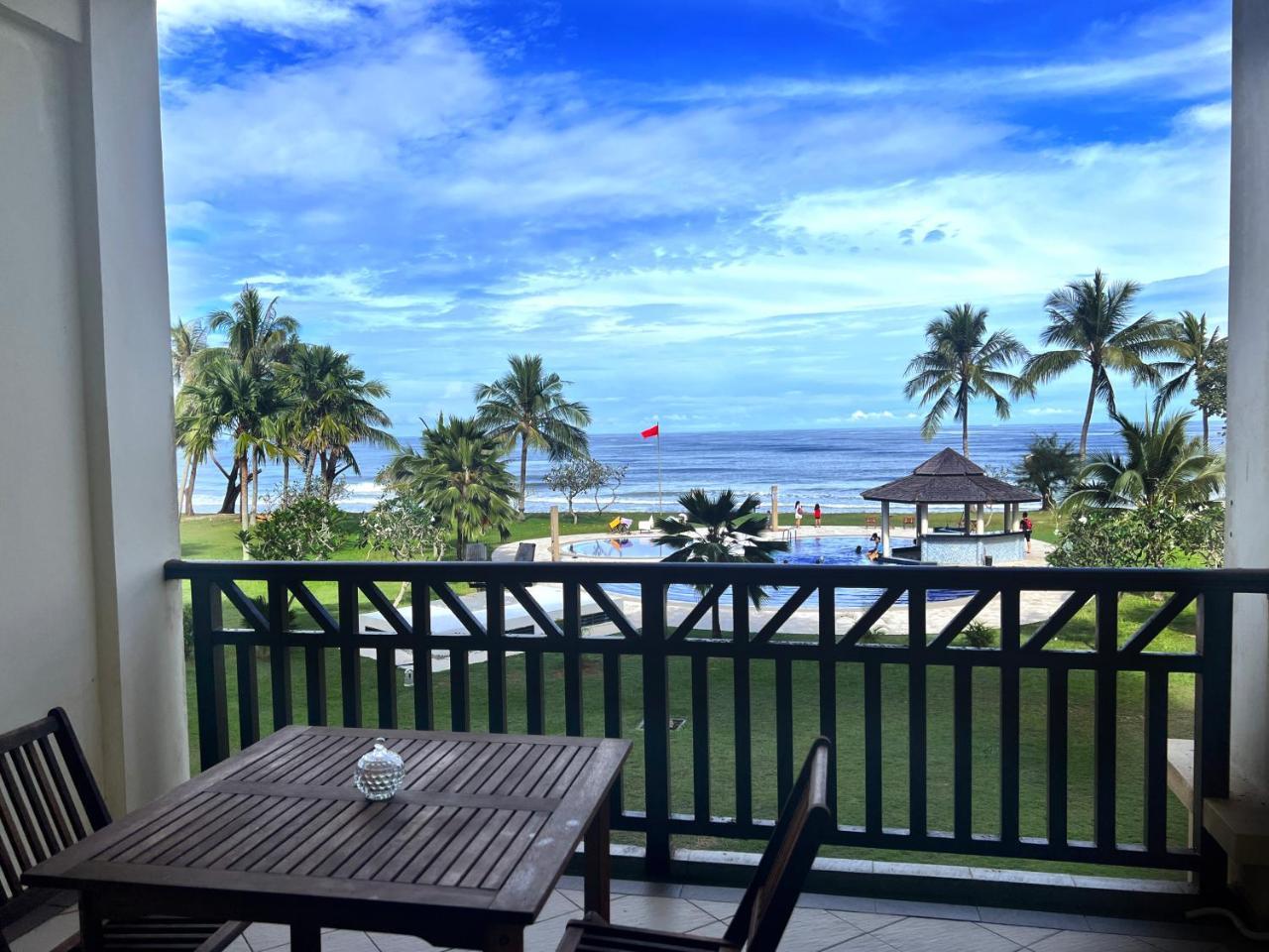 Seascape Karambunai Home Amazing sea front view — 4-Star Luxury Hotel in Kota Kinabalu, Malaysia