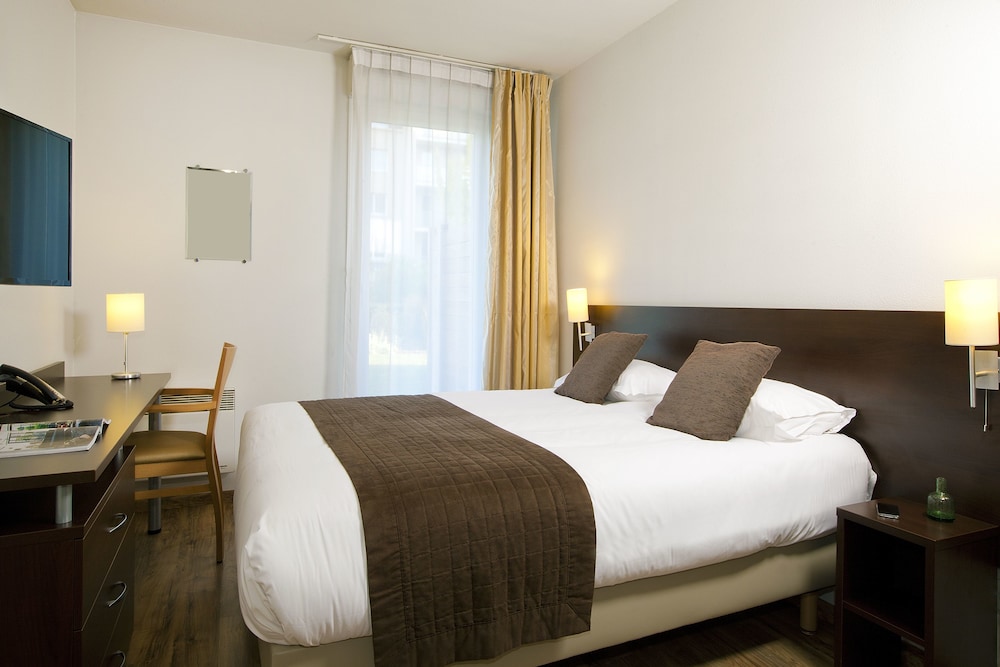 Séjours & Affaires Caen Le Clos Beaumois in Caen, France