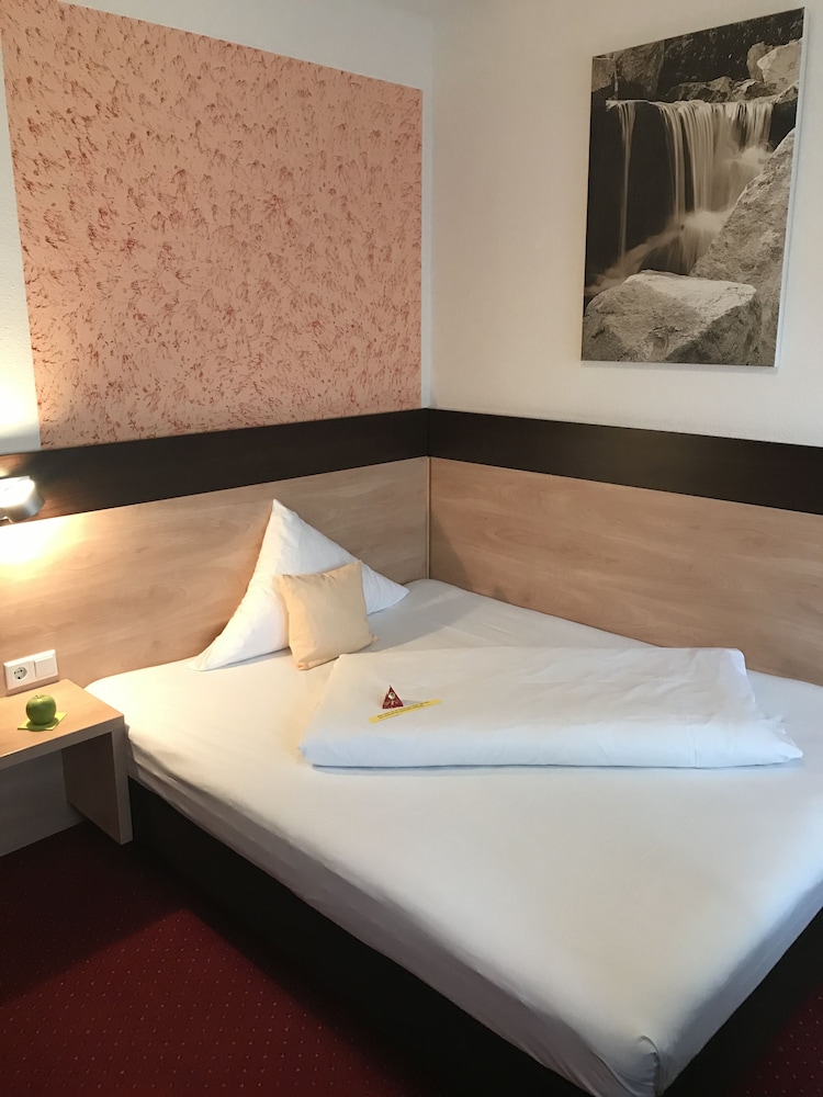 Hotel Cascade Superior — Duesseldorf — photo 4