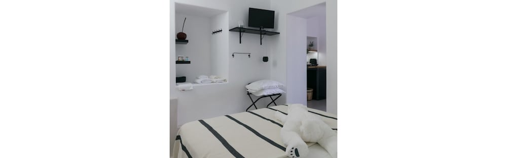Uncle’s Luxury Adamas Suites — Adamas — photo 5