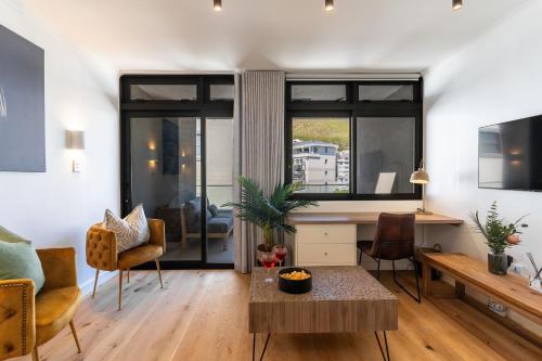 Jade Views Sea Point Studio pvt balcony views