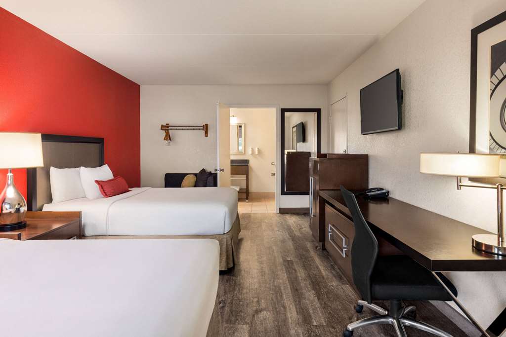 Ramada by Wyndham Albuquerque Airport - photo 32