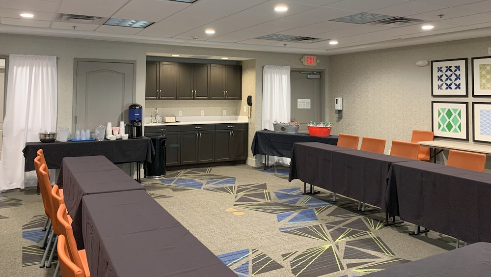 Holiday Inn Express Hotel & Suites Crawfordsville by IHG - photo 33