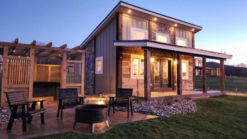 Valley View Resort Cabin 16 1 Bed Modern Luxury with Hot Tub in Canaan Valley WV pet-friendly hotel Davis