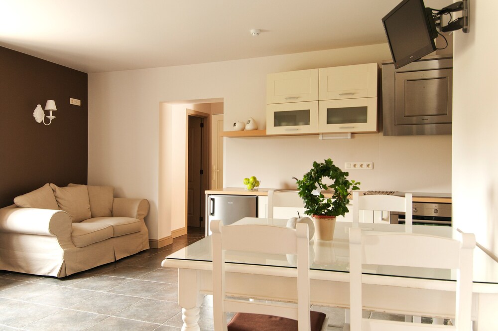 De Fruithoeve — 4-Star Luxury Hotel in Hoeselt, Belgium