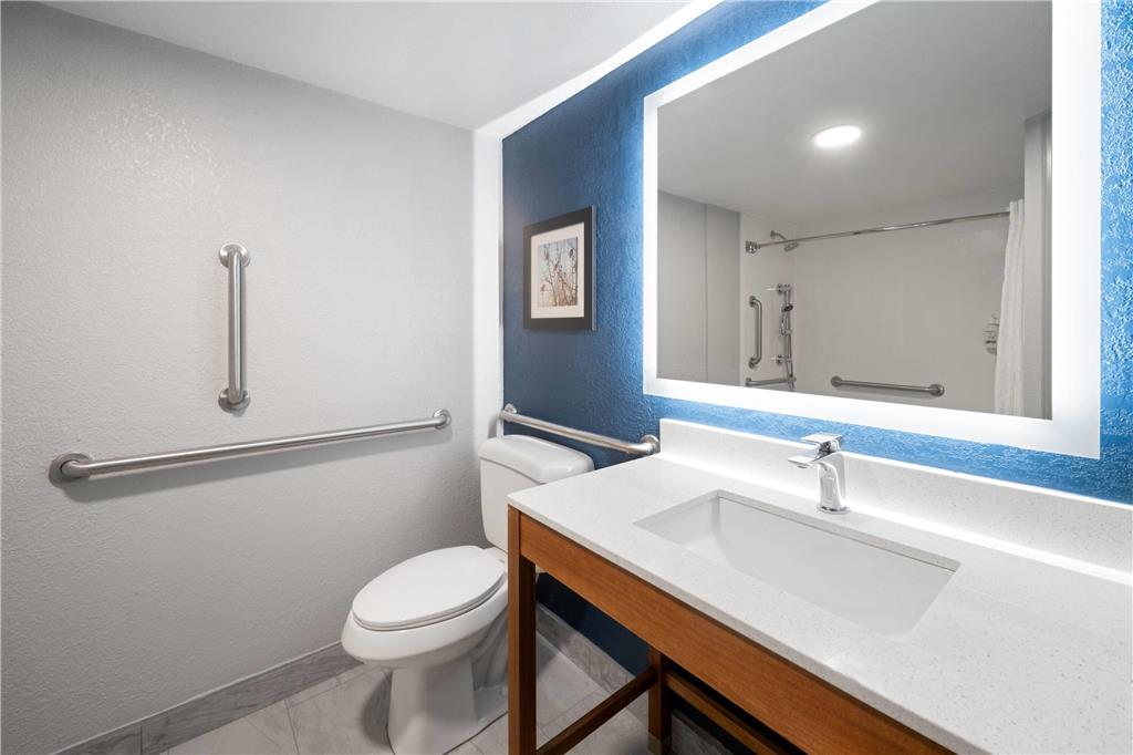 La Quinta Inn & Suites by Wyndham Raleigh Cary - photo 20