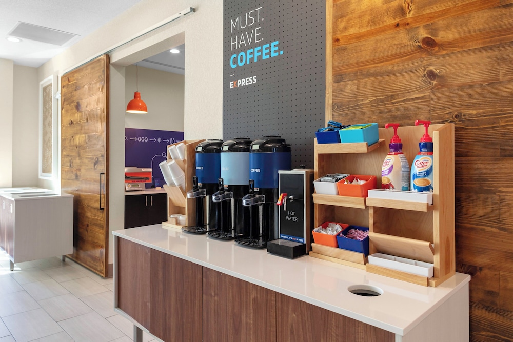 Holiday Inn Express & Suites Leander by IHG - photo 27
