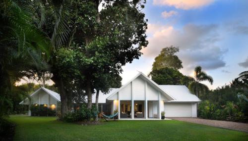 Sienna Rose in Mission Beach, Australia