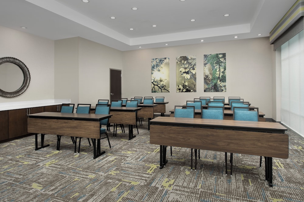 Tru by Hilton Charlotte Airport Lake Pointe - photo 35