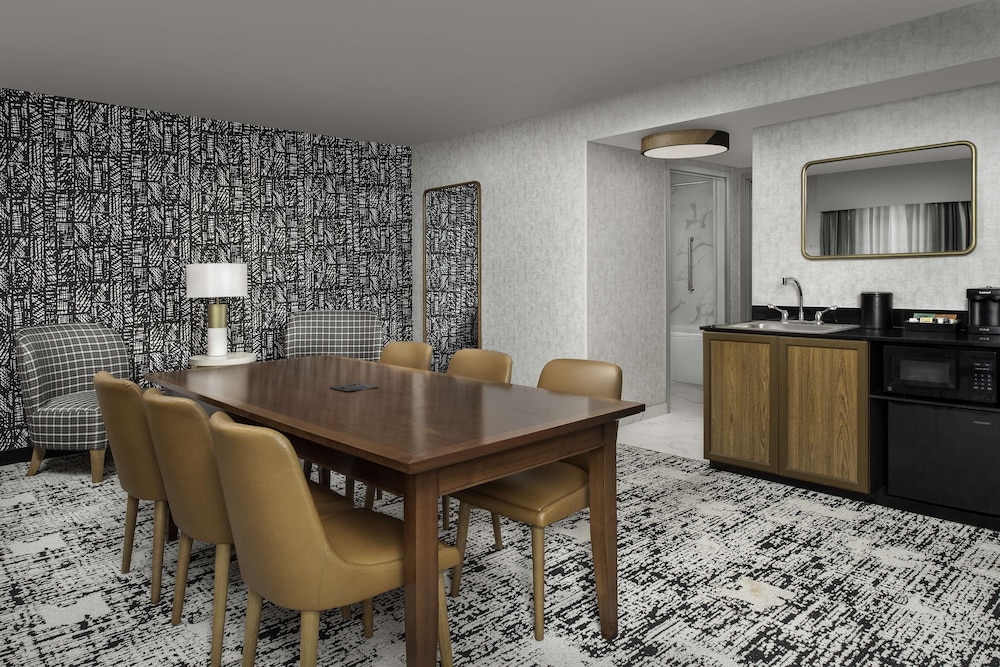 Embassy Suites by Hilton Dulles North Loudoun - photo 13