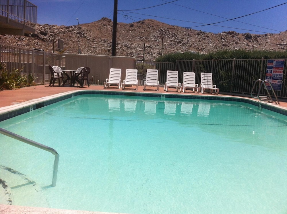 Hilltop Inn & Suites - photo 25
