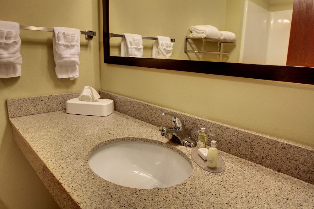 Cobblestone Hotel & Suites Newton - photo 24