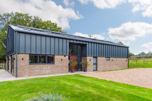 Old Harrow Barn by Bloom Stays in Ashford, United Kingdom